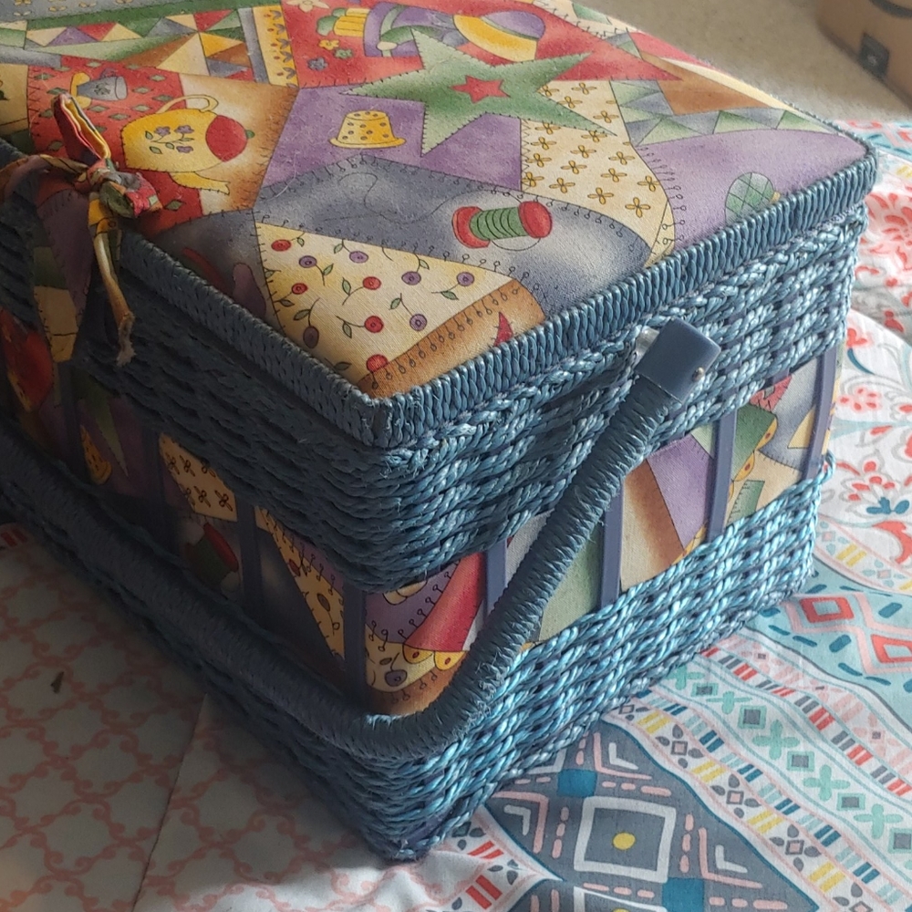 Sewing Box Excellent Condition - Picture 3 of 5